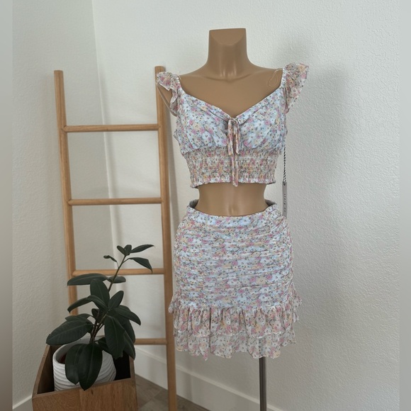 story us Dresses & Skirts - Mini scrunched skirt set Small